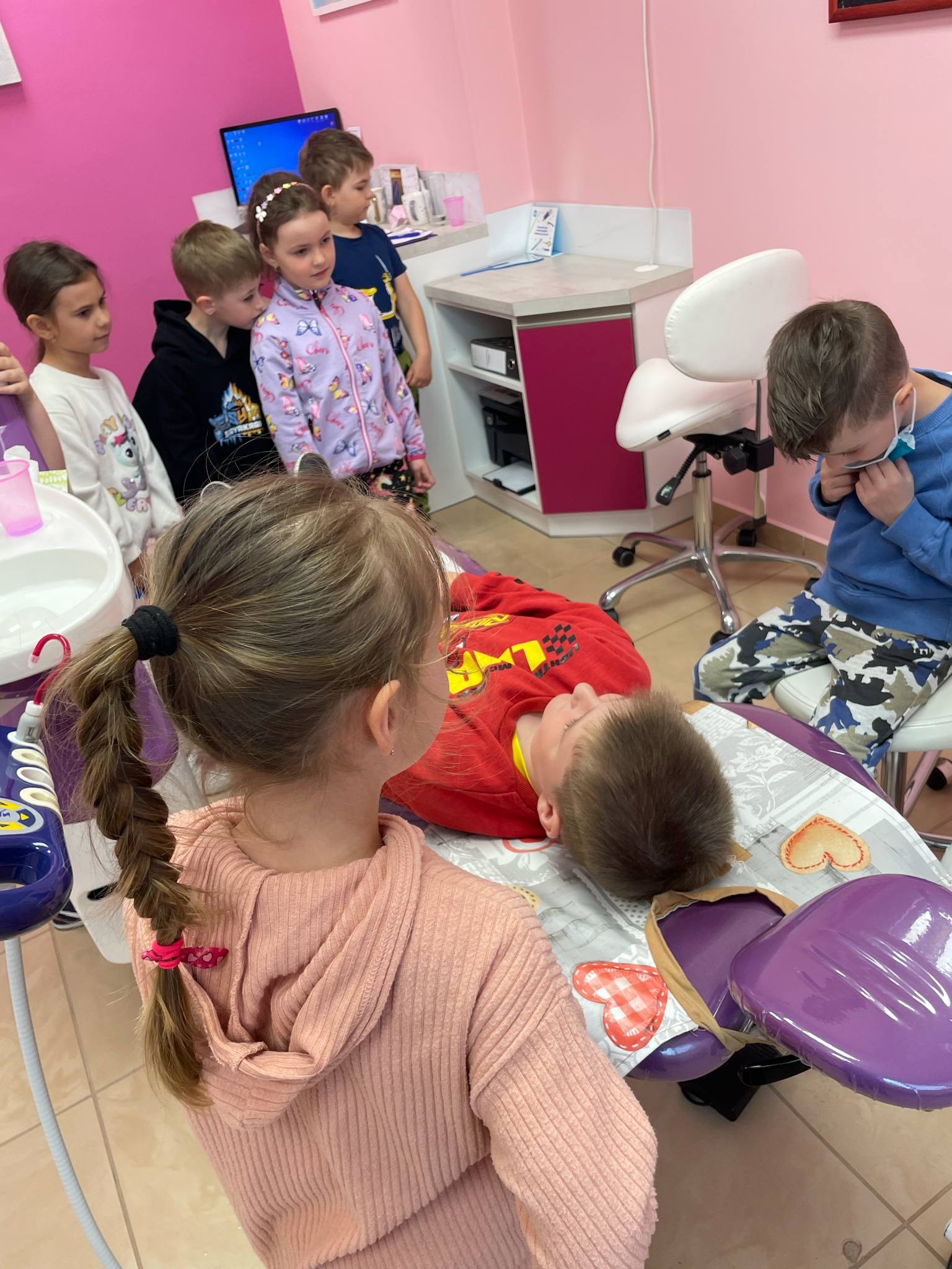 Návšteva detí zo Základnej školy s materskou školou Olešná to u nás na klinike Primadent v Čadci.